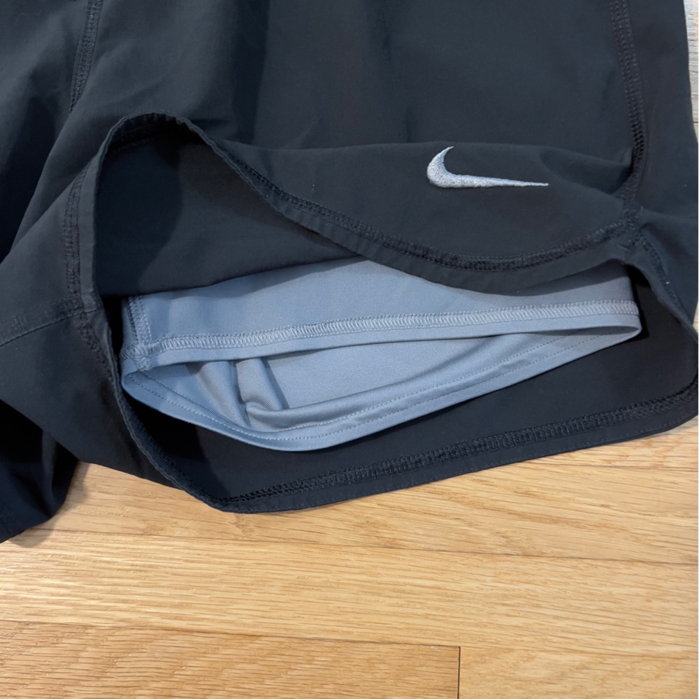 Womens Nike Running Shorts, Sz Medium, Black, Built in Briefs/Shorts Lightweight - Picture 4 of 4